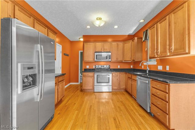 199 Highland Avenue, Avon Lake, OH 44012
