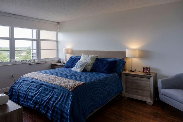 1300 Saint Charles Place PH12, Pembroke Pines, FL 33026