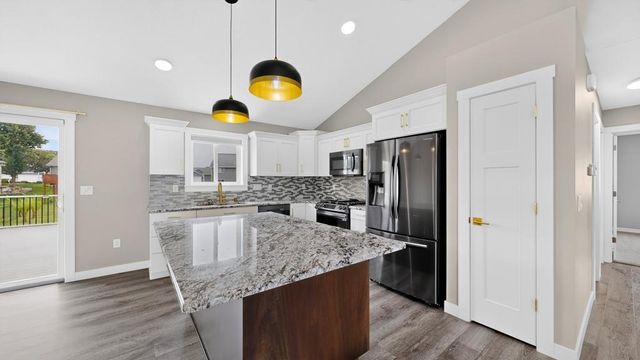 886 Portsmith Drive NW, Rochester, MN 55901