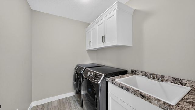 886 Portsmith Drive NW, Rochester, MN 55901