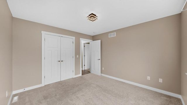 886 Portsmith Drive NW, Rochester, MN 55901