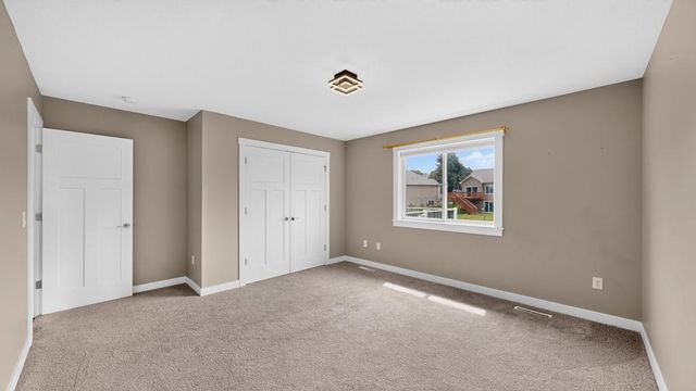 886 Portsmith Drive NW, Rochester, MN 55901