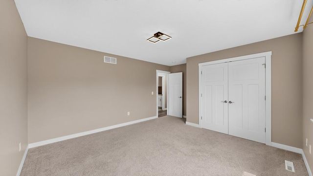 886 Portsmith Drive NW, Rochester, MN 55901