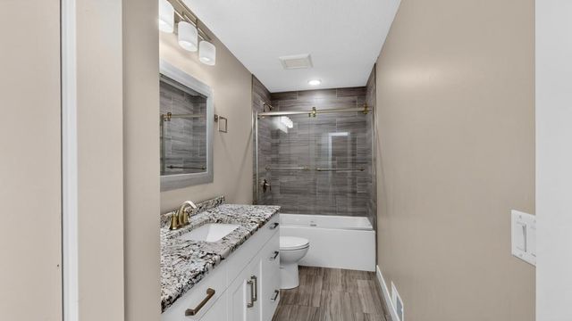 886 Portsmith Drive NW, Rochester, MN 55901
