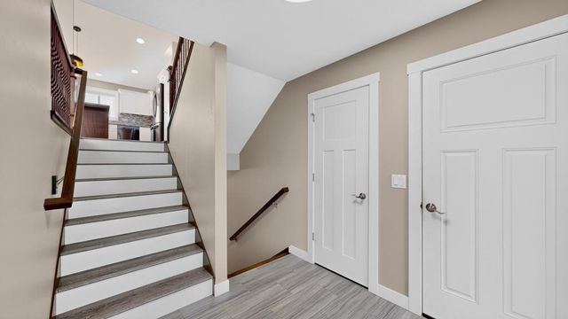 886 Portsmith Drive NW, Rochester, MN 55901