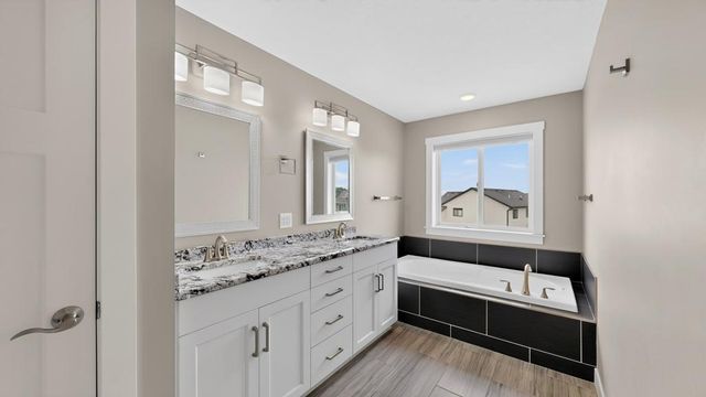 886 Portsmith Drive NW, Rochester, MN 55901