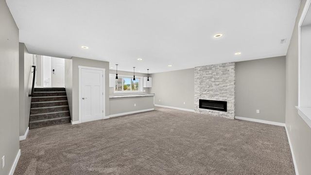 886 Portsmith Drive NW, Rochester, MN 55901
