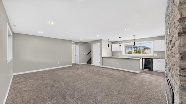 886 Portsmith Drive NW, Rochester, MN 55901