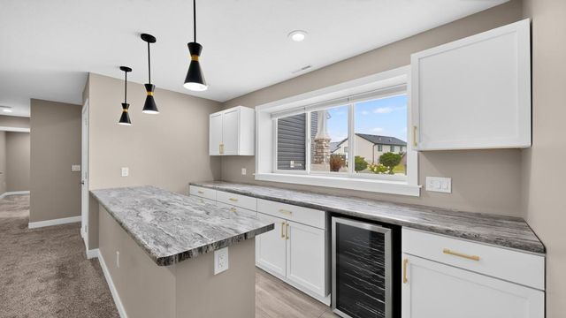 886 Portsmith Drive NW, Rochester, MN 55901