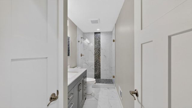 886 Portsmith Drive NW, Rochester, MN 55901
