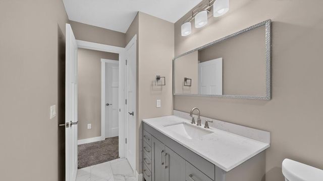 886 Portsmith Drive NW, Rochester, MN 55901