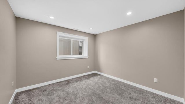 886 Portsmith Drive NW, Rochester, MN 55901