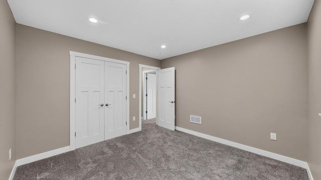 886 Portsmith Drive NW, Rochester, MN 55901