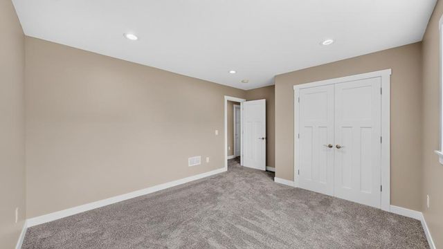 886 Portsmith Drive NW, Rochester, MN 55901