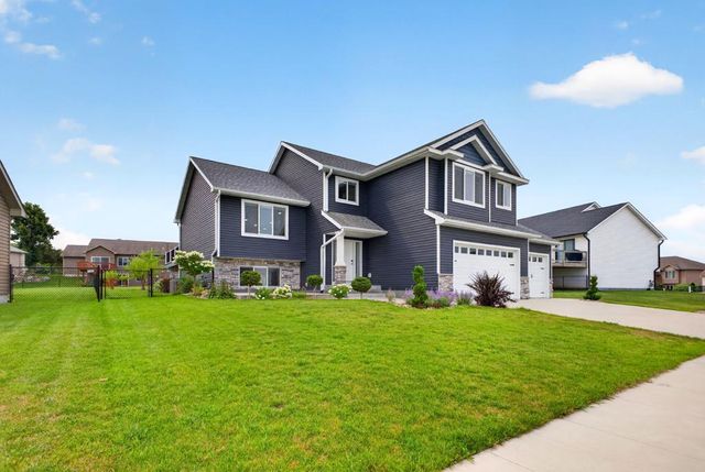 886 Portsmith Drive NW, Rochester, MN 55901