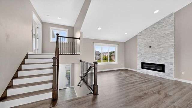 886 Portsmith Drive NW, Rochester, MN 55901
