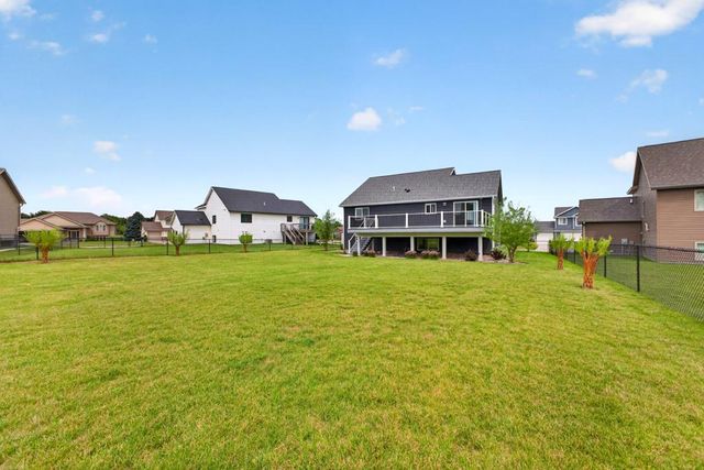 886 Portsmith Drive NW, Rochester, MN 55901