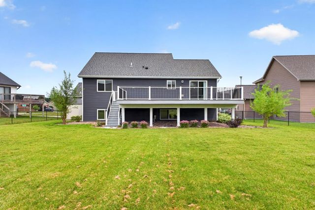 886 Portsmith Drive NW, Rochester, MN 55901