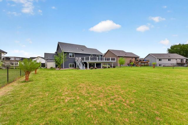 886 Portsmith Drive NW, Rochester, MN 55901
