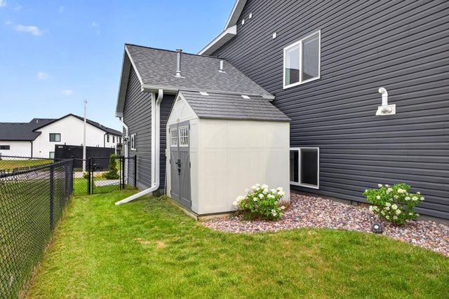 886 Portsmith Drive NW, Rochester, MN 55901