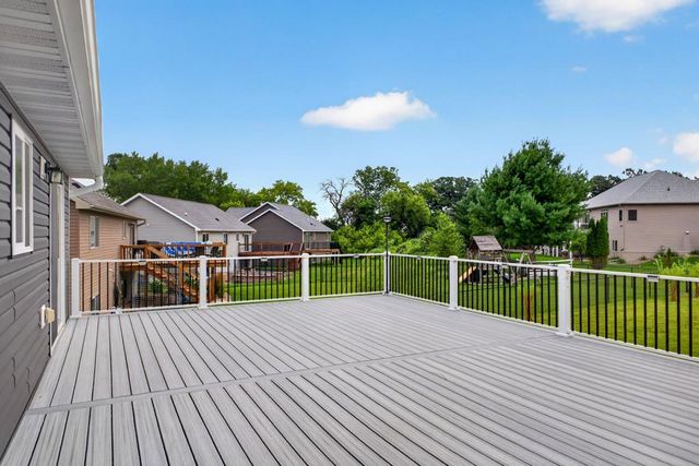 886 Portsmith Drive NW, Rochester, MN 55901