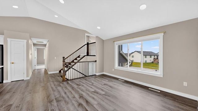886 Portsmith Drive NW, Rochester, MN 55901