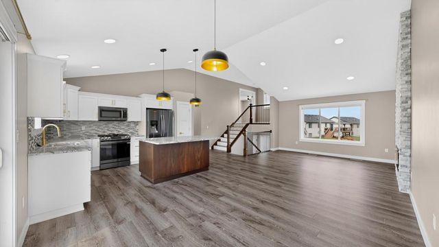 886 Portsmith Drive NW, Rochester, MN 55901
