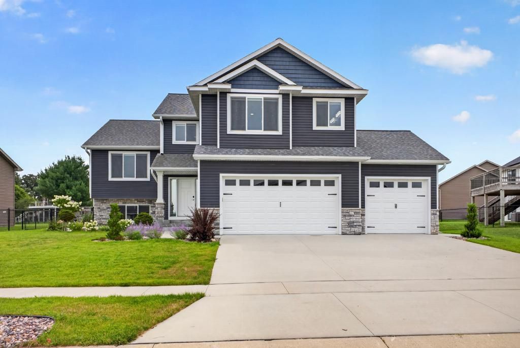 886 Portsmith Drive NW, Rochester, MN 55901