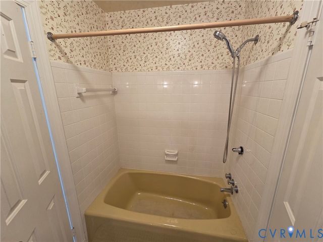 621 Blakeston Dr, North Chesterfield, VA 23236