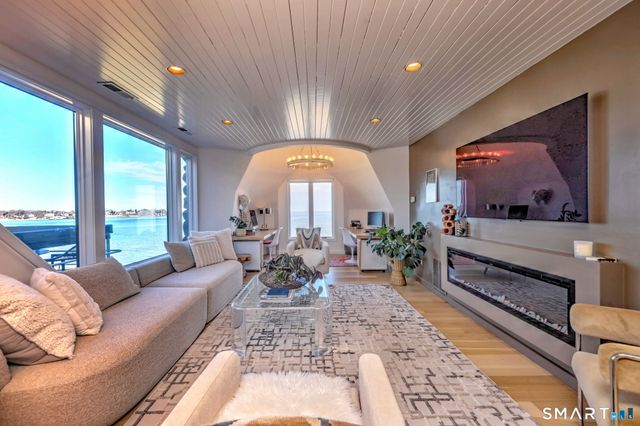 8 Seaside Avenue 8, Milford, CT 06460