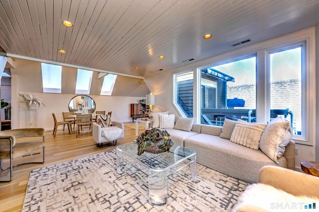 8 Seaside Avenue 8, Milford, CT 06460