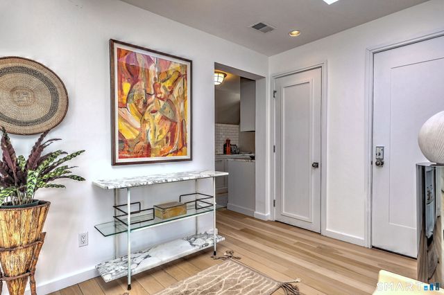 8 Seaside Avenue 8, Milford, CT 06460