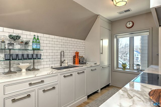 8 Seaside Avenue 8, Milford, CT 06460