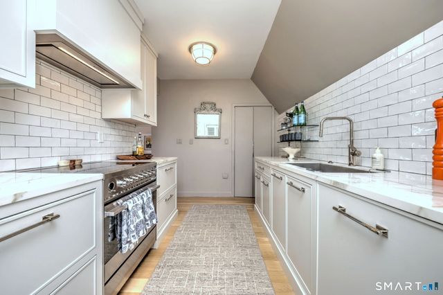 8 Seaside Avenue 8, Milford, CT 06460