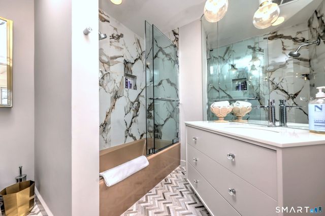 8 Seaside Avenue 8, Milford, CT 06460