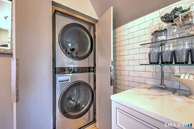 8 Seaside Avenue 8, Milford, CT 06460