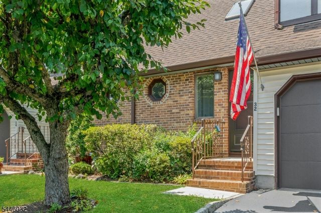 32 Adler Ct, Rockaway Boro, NJ 07866