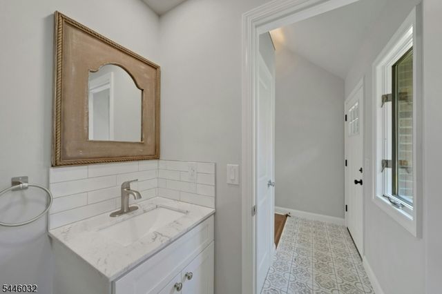 32 Adler Ct, Rockaway Boro, NJ 07866