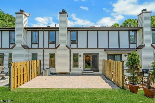 32 Adler Ct, Rockaway Boro, NJ 07866