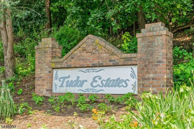 32 Adler Ct, Rockaway Boro, NJ 07866