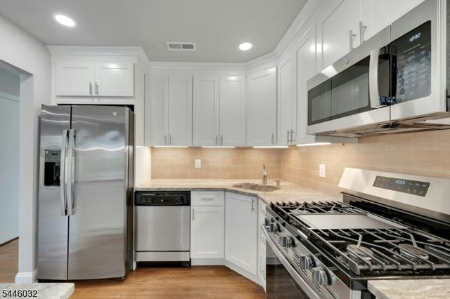 32 Adler Ct, Rockaway Boro, NJ 07866
