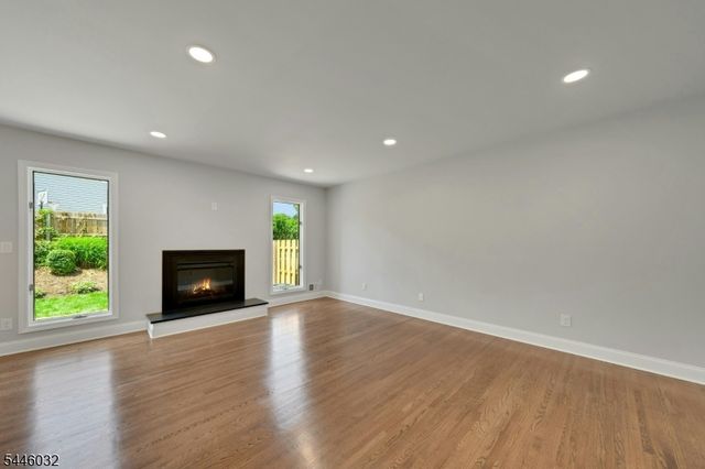 32 Adler Ct, Rockaway Boro, NJ 07866