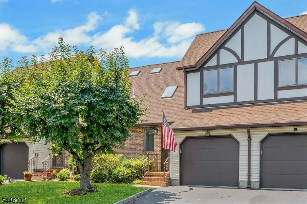 32 Adler Ct, Rockaway Boro, NJ 07866