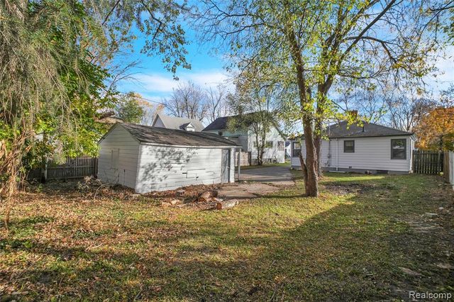 1916 Wood Street, Saginaw, MI 48602
