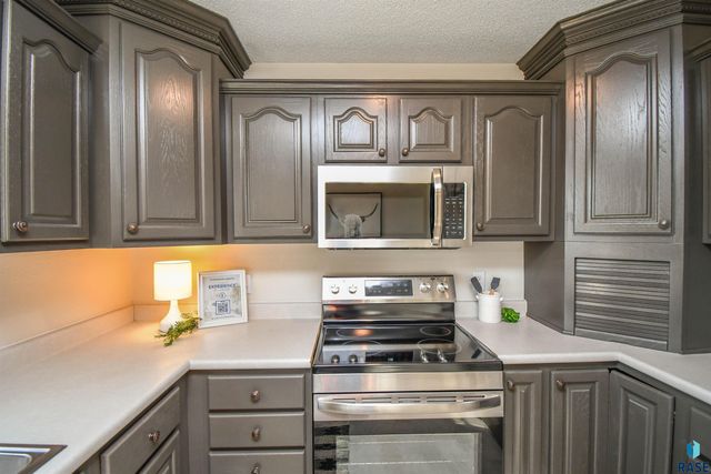 2109 E 1st St Street, Sioux Falls, SD 57103