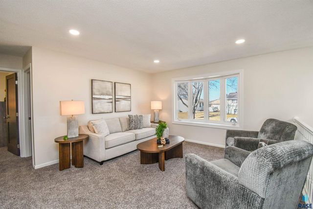 2109 E 1st St Street, Sioux Falls, SD 57103