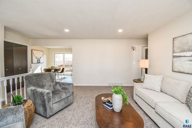 2109 E 1st St Street, Sioux Falls, SD 57103