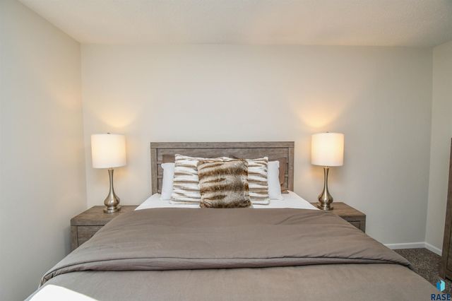 2109 E 1st St Street, Sioux Falls, SD 57103