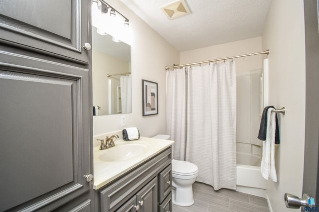 2109 E 1st St Street, Sioux Falls, SD 57103