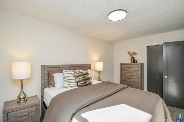 2109 E 1st St Street, Sioux Falls, SD 57103